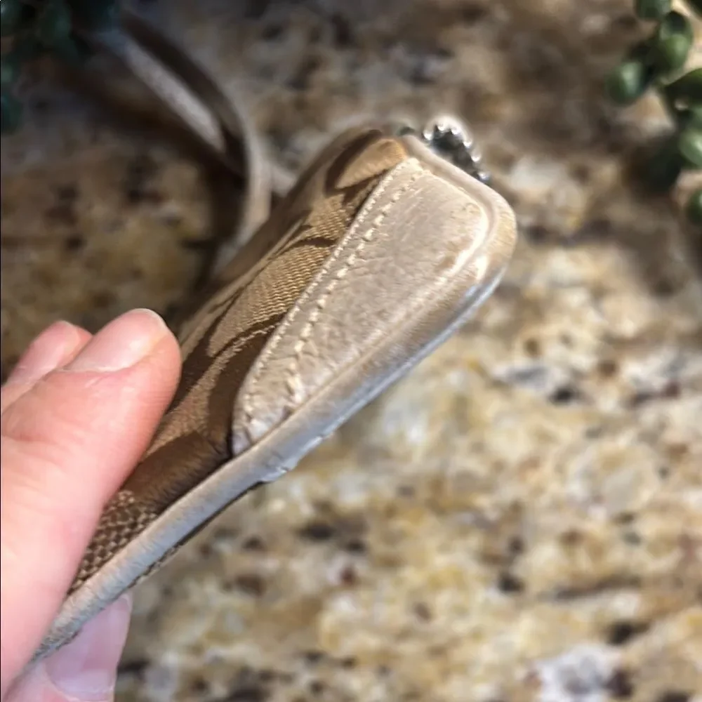 Vintage Signature C Coach Chic Brown and Cream Leather Patterned Wristlet